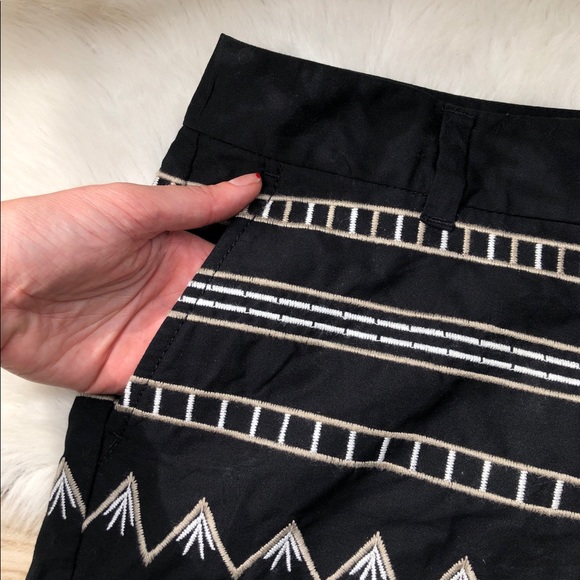 ANN TAYLOR LOFT EMBROIDERED SHORTS - Picture 7 of 7